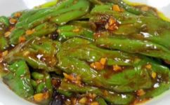大辣椒怎么炒好吃(秘诀揭示：炒出香辣美味的大辣椒食谱)