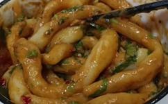 土豆面条的做法家常(怎样在家里做土豆面条？教你制作家常版的土豆面条)