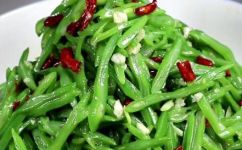 扁豆角煮多久能熟(扁豆角烹饪技巧：煮多长时间才能完美入味？)