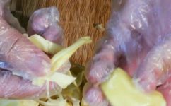 菠萝密的种子可以吃吗(菠萝密的种子可食用吗？探究菠萝密的营养价值和食用方法)