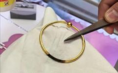 黄金发黑是假的吗(黄金发黑是真的吗？金饰变黑如何处理？)