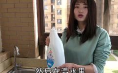 羽绒服手洗怎么洗干净(羽绒服的清洗方法详解，手洗技巧大揭秘)
