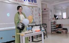 月有阴晴圆缺原文及翻译(原文：The Phases of the Moon: Waxing and Waning)