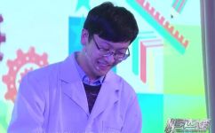 三角板是什么样子的(三角板外观描述：形状颜色和材质)