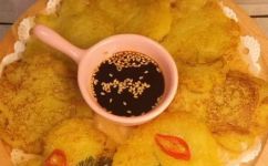 韩式椒盐土豆饼的家常做法(家常韩式椒盐土豆饼快手优秀做法)