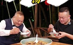 排骨炖猪肚的做法介绍(排骨炖猪肚：美味家常菜谱分享，做法详解)
