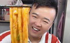 凉皮怎么拌好吃简单(凉皮拌法如何简单又美味地拌好凉皮)