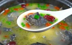 乌鸡汤的正确炖法(乌鸡汤炖制技巧大揭秘，教你正确炖制营养丰富的乌鸡汤)