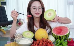 10种减肥食物排行榜(轻松瘦身推荐10种最有效的减肥食物排行榜)