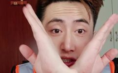 蛋黄派里有酒精吗(蛋黄派中是否含有酒精？了解食材成分和注意事项)