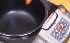 电饭煲做蛋糕最简单的做法(实用技巧电饭煲做蛋糕的最简单方法，成功率百分百)
