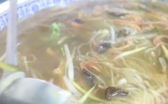 酸辣肚丝汤怎么做好吃(经典酸辣肚丝汤制作技巧让你轻松做出美味可口的肚丝汤)