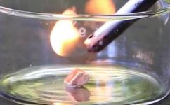 白磷燃烧实验现象(科学实验揭秘白磷燃烧实验现象，探究其原理与应用)
