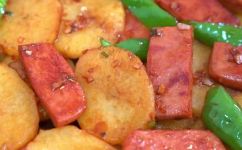午餐肉怎么吃(如何巧妙搭配午餐肉？快来获取丰富的吃法)