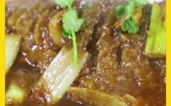春节一般吃什么食物(春节餐桌必备：哪些食物在春节最具代表性？)