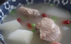 萝卜排骨汤要炖多久(萝卜排骨汤炖多久合适？烹调技巧详解)