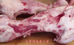 纯牛骨头汤的做法(如何制作口感鲜美的纯牛骨头汤？详细步骤分享)