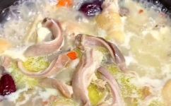 猪肚鸡火锅的做法(教你猪肚鸡火锅的做法美味又简单，家庭火锅必备)