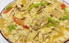 干豆腐炒肉怎么做(美味干豆腐炒肉的制作方法)