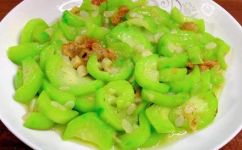 八角丝瓜炒鸡蛋做法(实用美食八角丝瓜炒鸡蛋的家常做法，快速上手，美味可口)