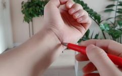 神门穴穴位位置图及作用(神门穴：位置图与作用详解)