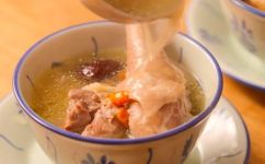 榴莲煲汤怎么做(榴莲煲汤制作方法详解，让您轻松享受香浓口感)