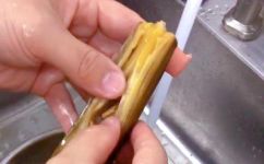 冷冻蛏子怎么处理干净(冷冻蛏子清洗方法，轻松处理干净)