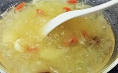 银耳鸡汤怎么煲(如何煲制美味的银耳鸡汤？分享简单易懂的烹饪方法)