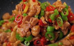 炒鸡腿肉的家常做法(超详细炒鸡腿肉的家常做法，一学就会)
